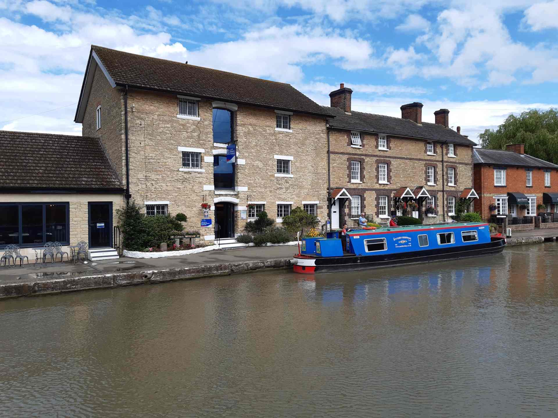 two Wyvern narrow boats entering a lock at Soulbury three locks