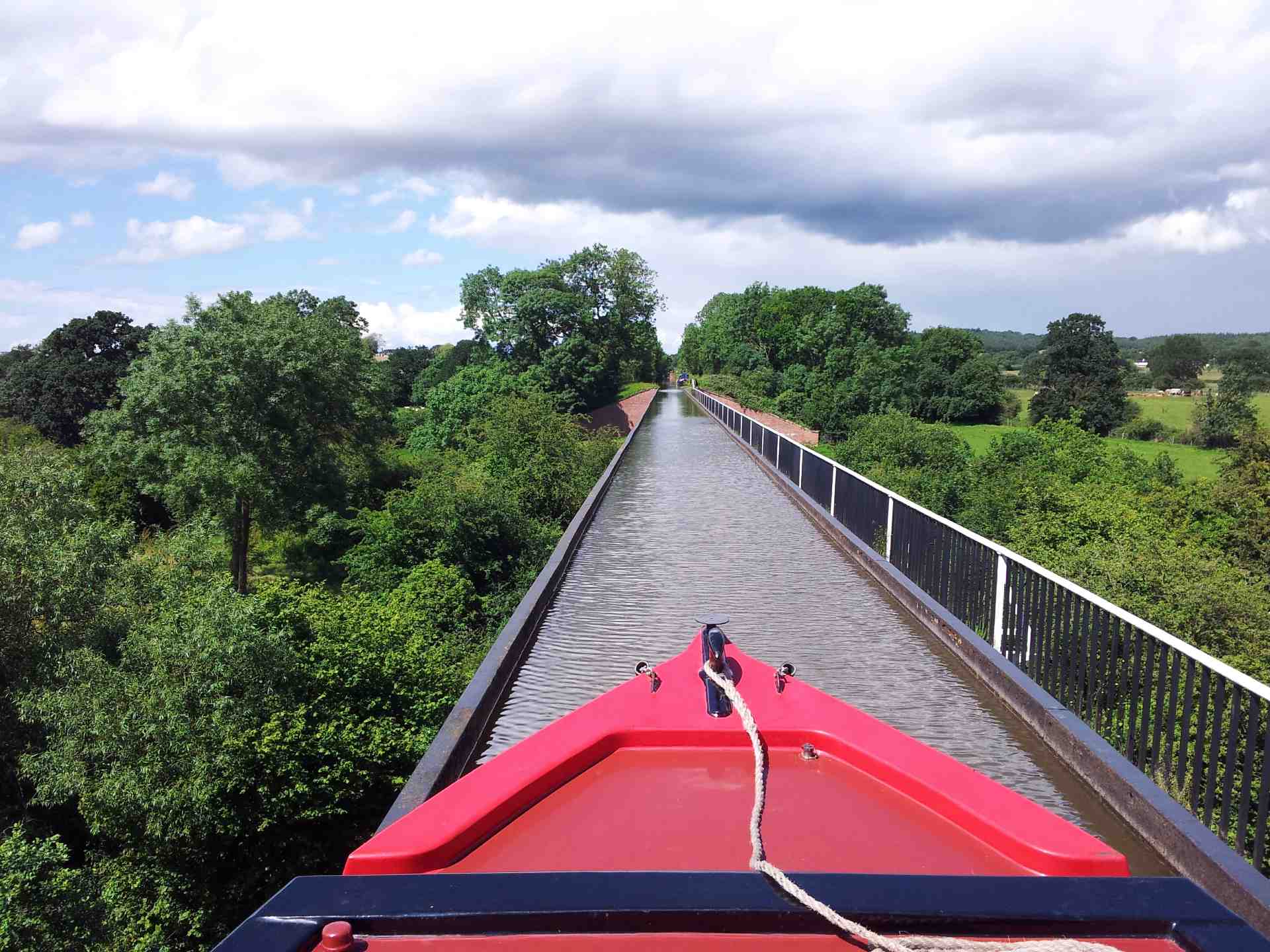  wyvern narrow boat cruising past shady trees
