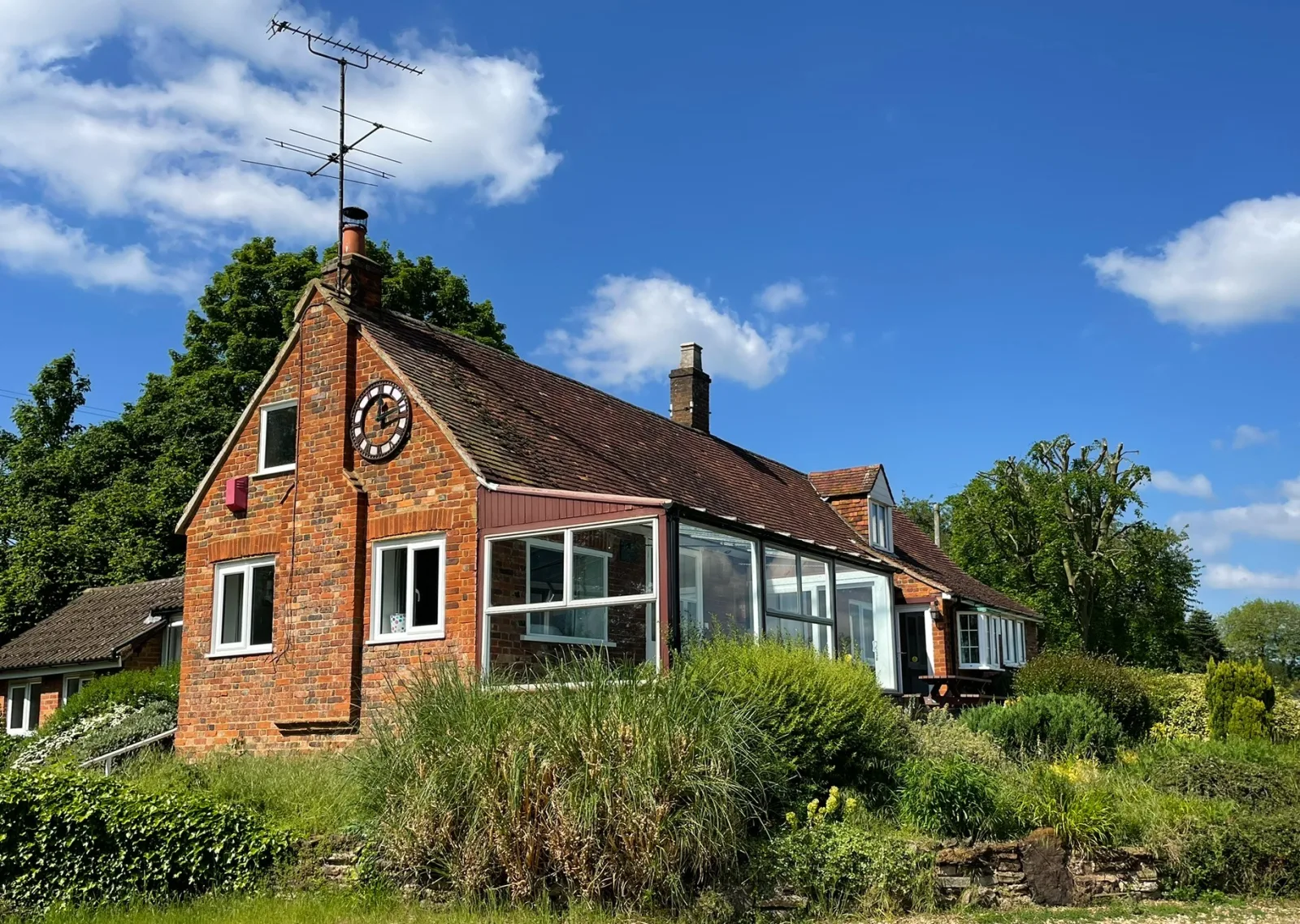 Front of Waterside Cottage in the sunshine with the conservatory on the canal side