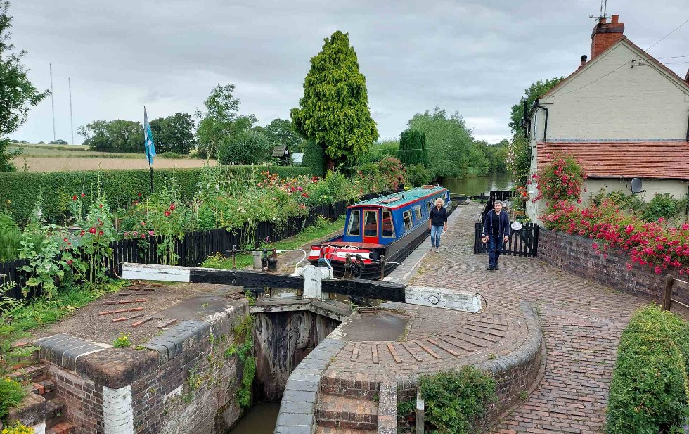 Short Break Canal Boat Holidays with Wyvern Shipping